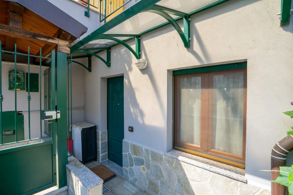 Villa unifamiliare su tre livelli, a Bareggio - Rif. VEBRG1104