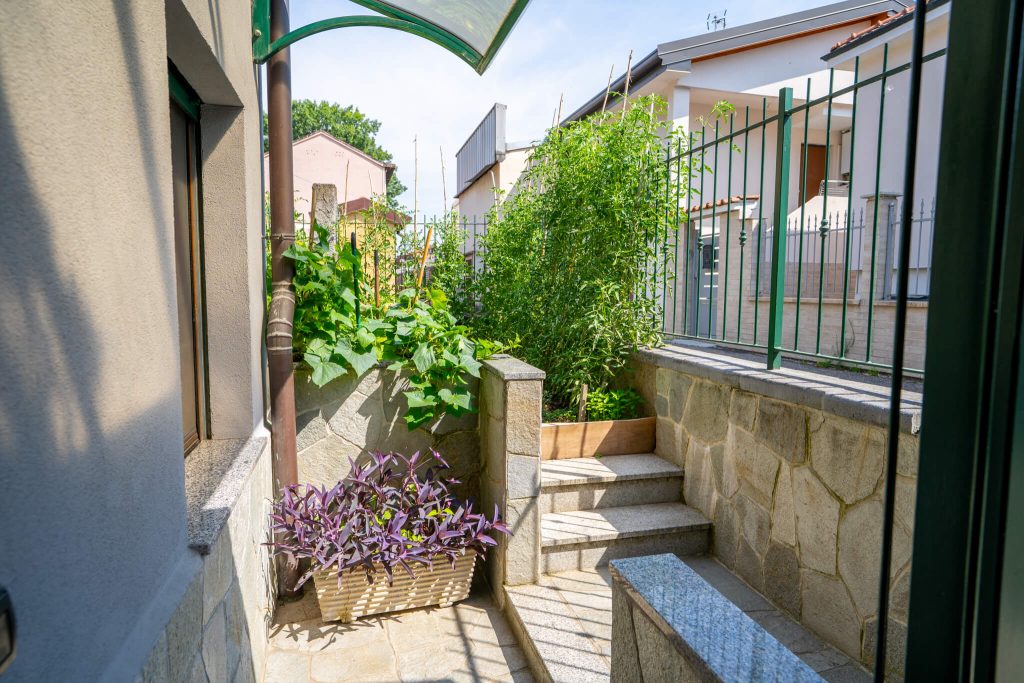 Villa unifamiliare su tre livelli, a Bareggio - Rif. VEBRG1104