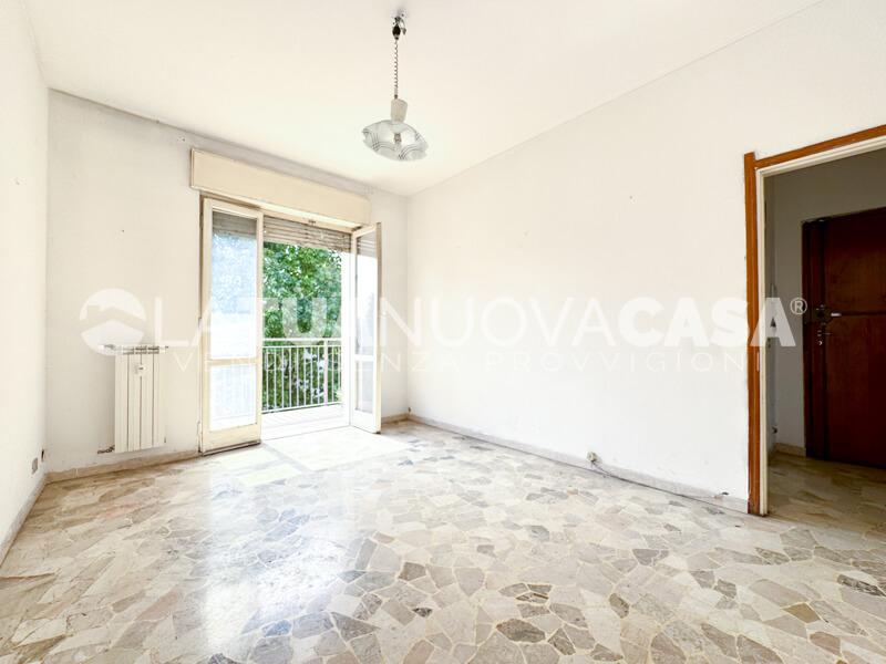 Bilocale da ristrutturare con cantina e box, a Bareggio - Rif. VEBRG1100
