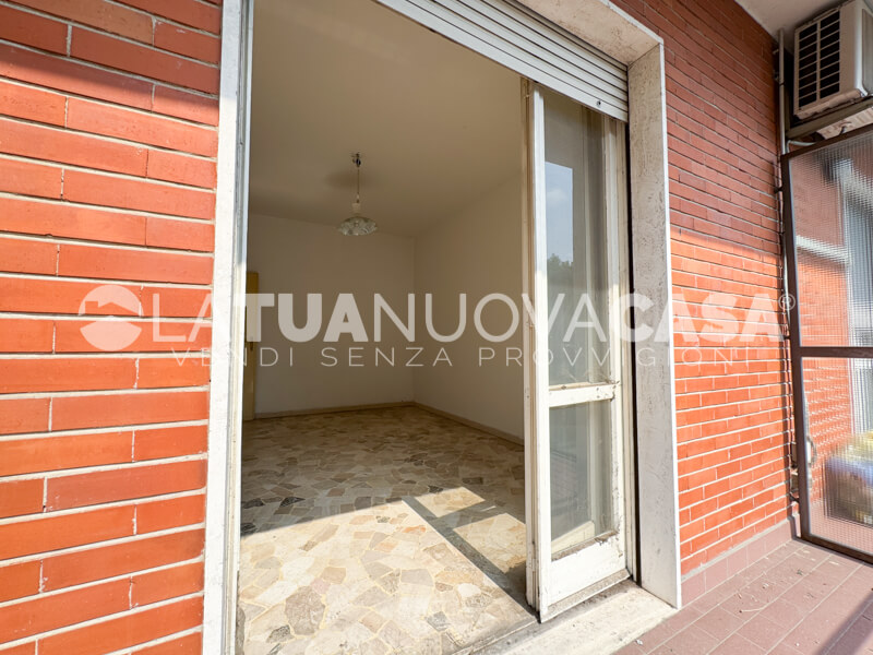 Bilocale da ristrutturare con cantina e box, a Bareggio - Rif. VEBRG1100