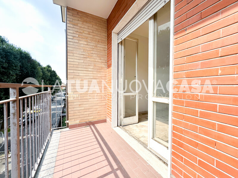 Bilocale da ristrutturare con cantina e box, a Bareggio - Rif. VEBRG1100
