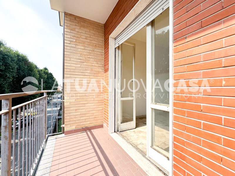 Bilocale da ristrutturare con cantina e box, a Bareggio - Rif. VEBRG1100