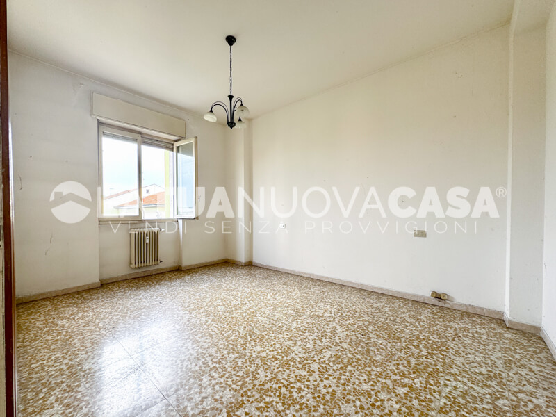 Bilocale da ristrutturare con cantina e box, a Bareggio - Rif. VEBRG1100