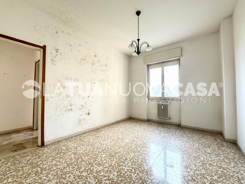 Bilocale da ristrutturare con cantina e box, a Bareggio - Rif. VEBRG1100