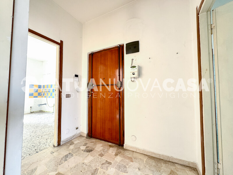 Bilocale da ristrutturare con cantina e box, a Bareggio - Rif. VEBRG1100