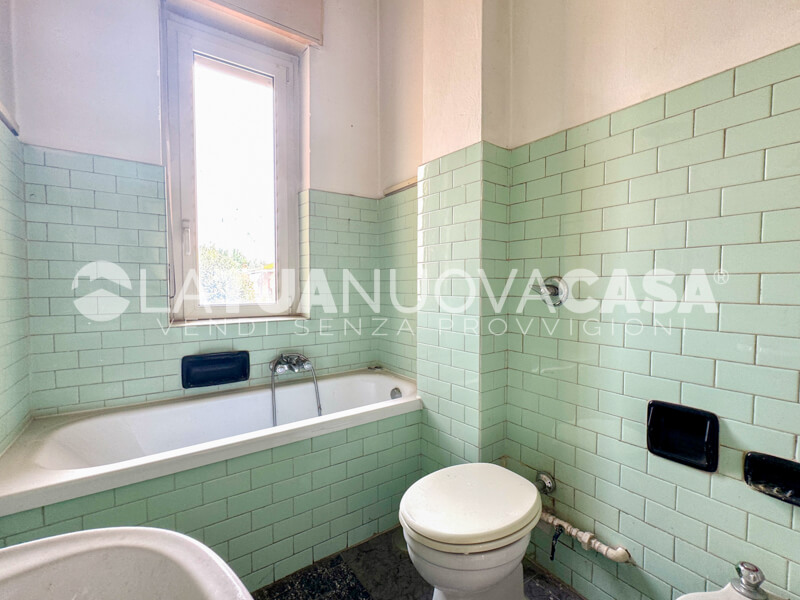 Bilocale da ristrutturare con cantina e box, a Bareggio - Rif. VEBRG1100