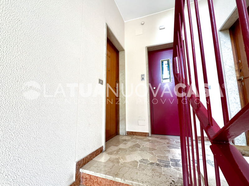 Bilocale da ristrutturare con cantina e box, a Bareggio - Rif. VEBRG1100
