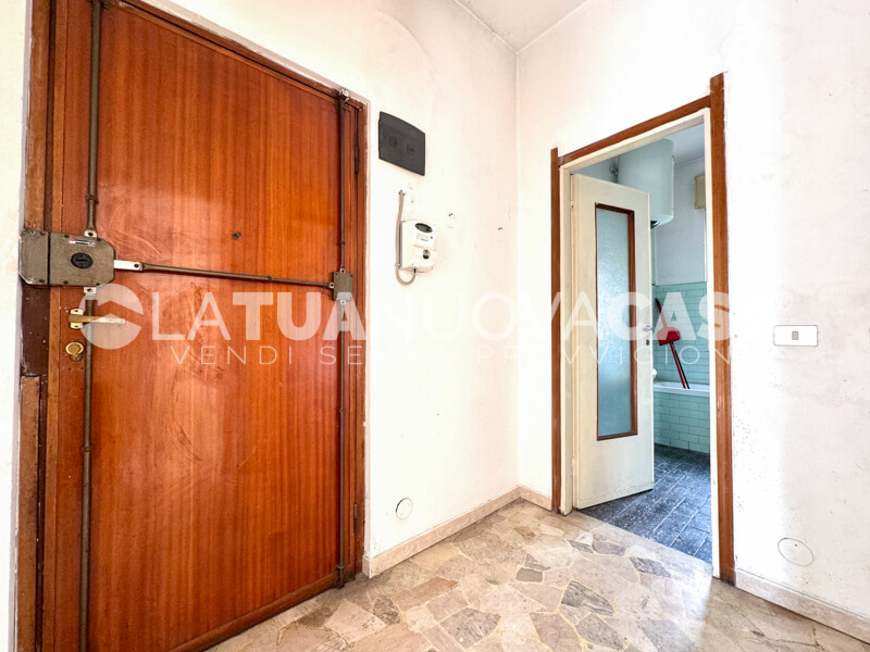 Bilocale da ristrutturare con cantina e box, a Bareggio - Rif. VEBRG1100