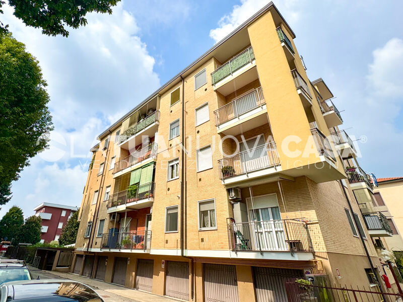 Bilocale da ristrutturare con cantina e box, a Bareggio - Rif. VEBRG1100