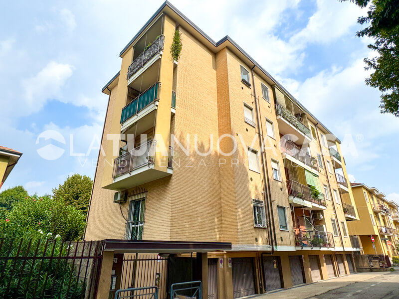 Bilocale da ristrutturare con cantina e box, a Bareggio - Rif. VEBRG1100