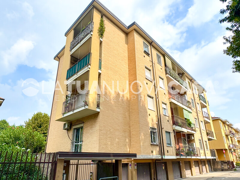 Bilocale da ristrutturare con cantina e box, a Bareggio - Rif. VEBRG1100