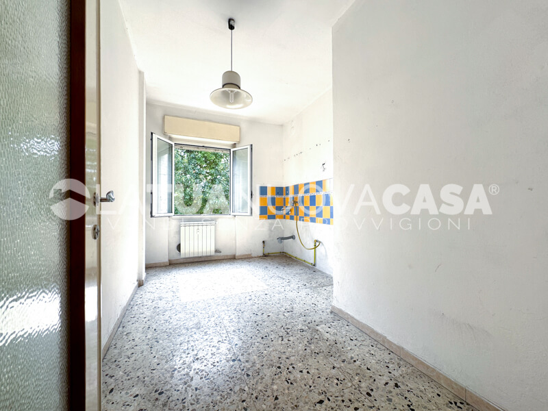 Bilocale da ristrutturare con cantina e box, a Bareggio - Rif. VEBRG1100