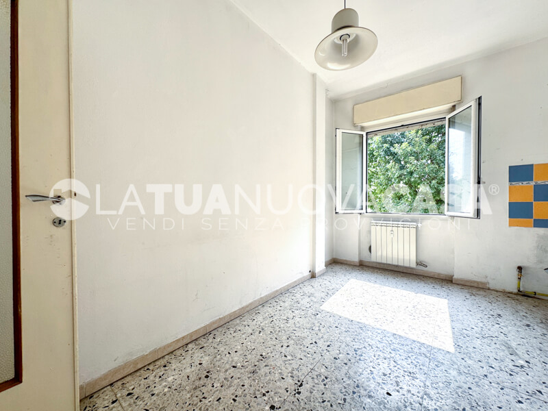Bilocale da ristrutturare con cantina e box, a Bareggio - Rif. VEBRG1100