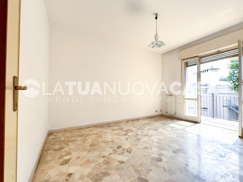 Bilocale da ristrutturare con cantina e box, a Bareggio - Rif. VEBRG1100
