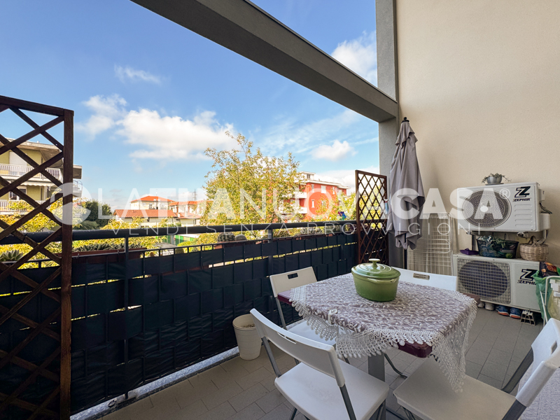 Trilocale duplex con terrazzo, cantina e box a Bareggio - Rif. VEBRG1107