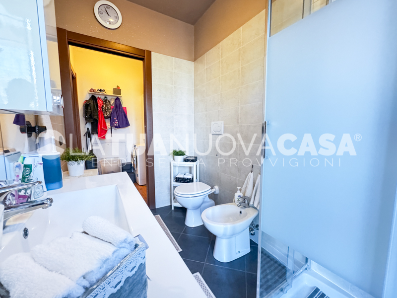 Trilocale duplex con terrazzo, cantina e box a Bareggio - Rif. VEBRG1107