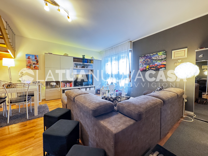 Trilocale duplex con terrazzo, cantina e box a Bareggio - Rif. VEBRG1107