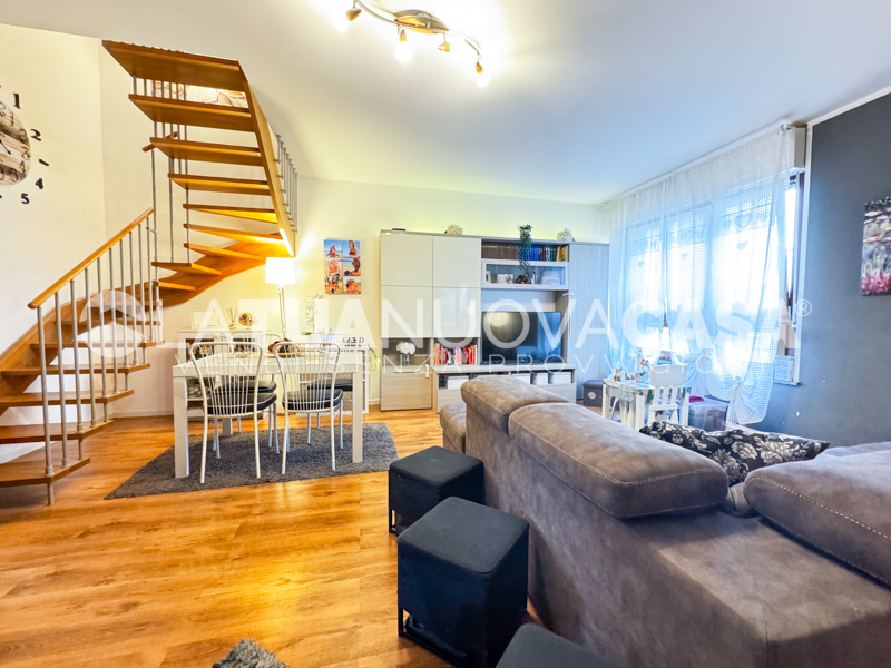 Trilocale duplex con terrazzo, cantina e box a Bareggio - Rif. VEBRG1107