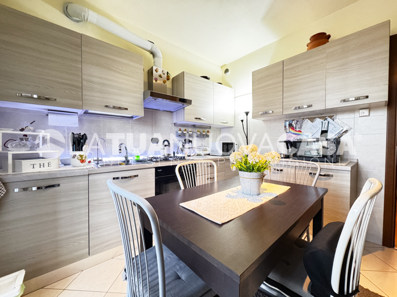 Trilocale duplex con terrazzo, cantina e box a Bareggio - Rif. VEBRG1107