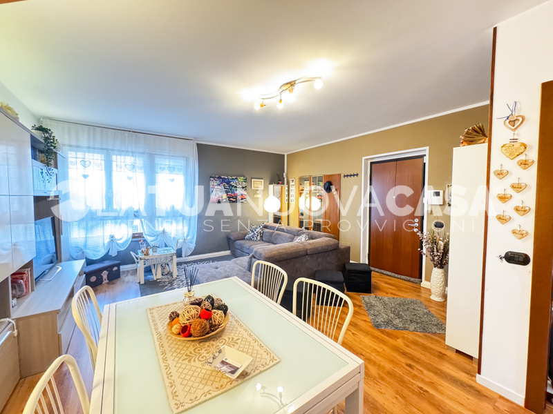 Trilocale duplex con terrazzo, cantina e box a Bareggio - Rif. VEBRG1107