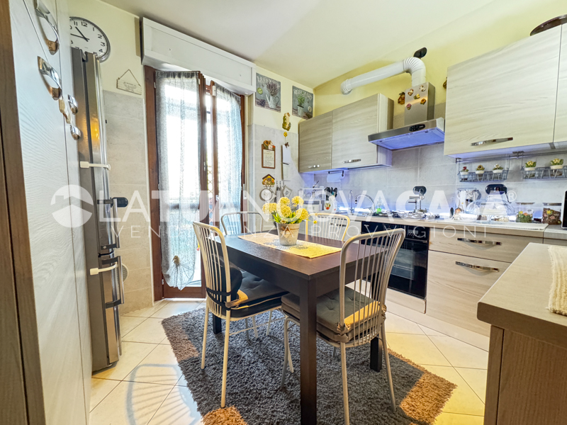 Trilocale duplex con terrazzo, cantina e box a Bareggio - Rif. VEBRG1107
