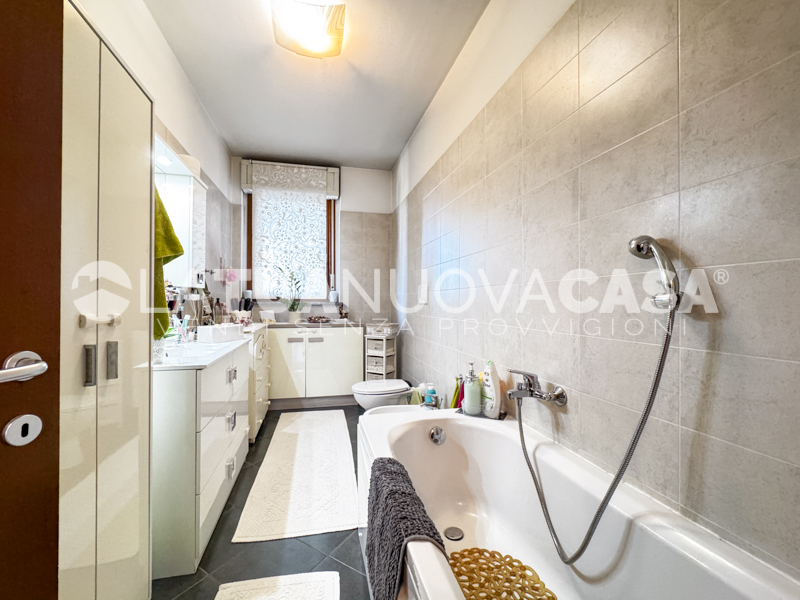 Trilocale duplex con terrazzo, cantina e box a Bareggio - Rif. VEBRG1107