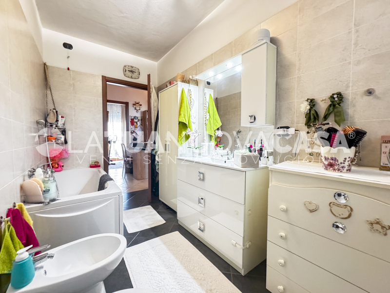 Trilocale duplex con terrazzo, cantina e box a Bareggio - Rif. VEBRG1107