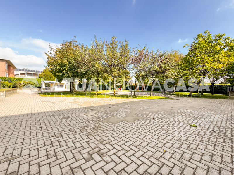 Trilocale duplex con terrazzo, cantina e box a Bareggio - Rif. VEBRG1107