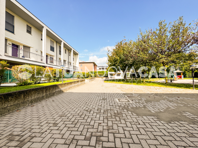 Trilocale duplex con terrazzo, cantina e box a Bareggio - Rif. VEBRG1107