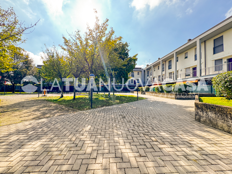 Trilocale duplex con terrazzo, cantina e box a Bareggio - Rif. VEBRG1107