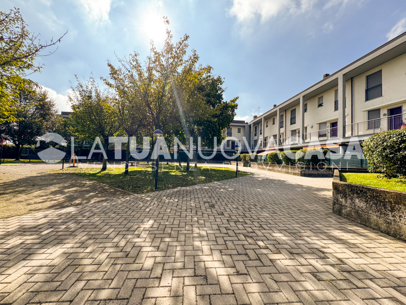 Trilocale duplex con terrazzo, cantina e box a Bareggio - Rif. VEBRG1107