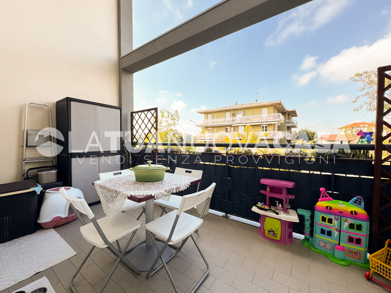 Trilocale duplex con terrazzo, cantina e box a Bareggio - Rif. VEBRG1107