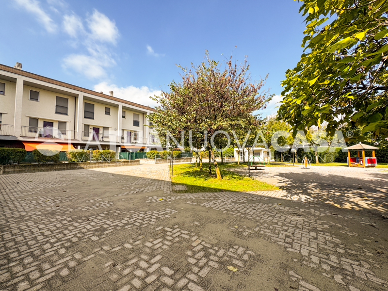Trilocale duplex con terrazzo, cantina e box a Bareggio - Rif. VEBRG1107