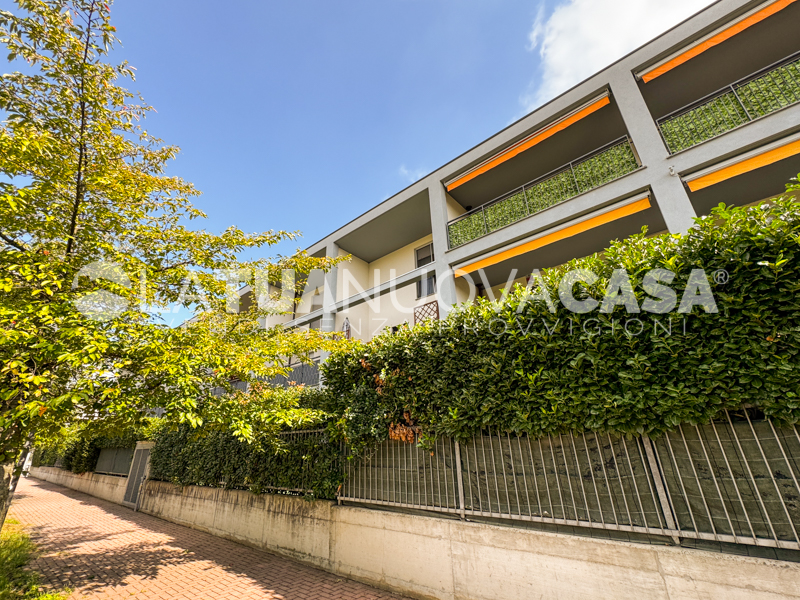 Trilocale duplex con terrazzo, cantina e box a Bareggio - Rif. VEBRG1107