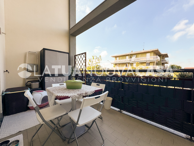 Trilocale duplex con terrazzo, cantina e box a Bareggio - Rif. VEBRG1107