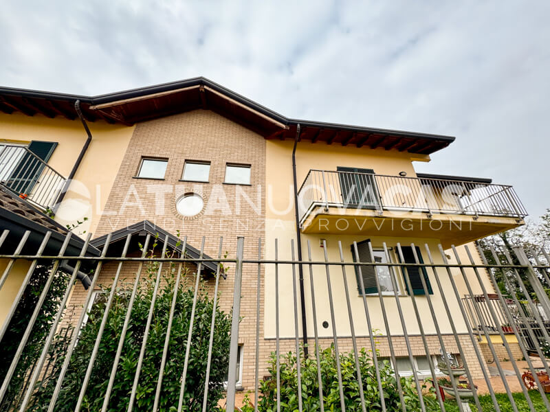 Trilocale soppalcato, con cantina e box doppio ad Arluno - Rif. VEARL1105