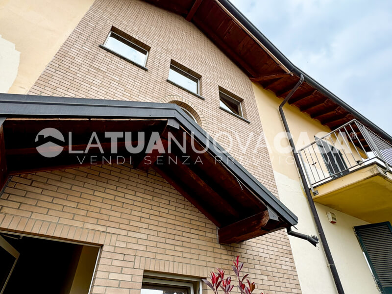Trilocale soppalcato, con cantina e box doppio ad Arluno - Rif. VEARL1105
