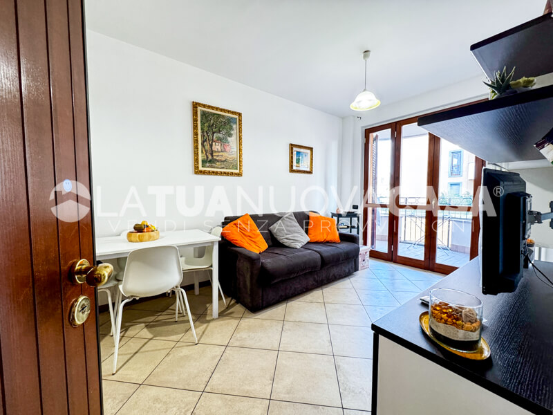 Monolocale con terrazzo e cantina, a Bareggio - Rif. VEBRG1111