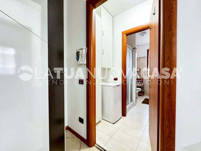 Monolocale con terrazzo e cantina, a Bareggio - Rif. VEBRG1111