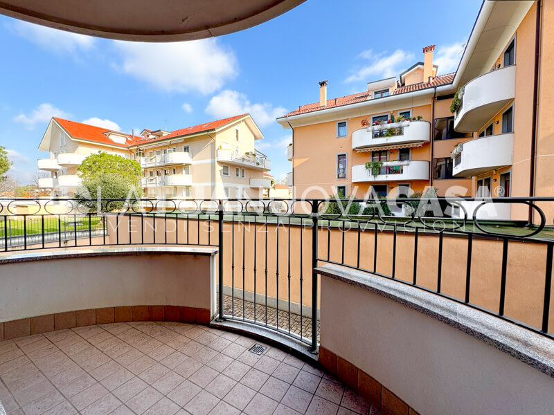 Monolocale con terrazzo e cantina, a Bareggio - Rif. VEBRG1111