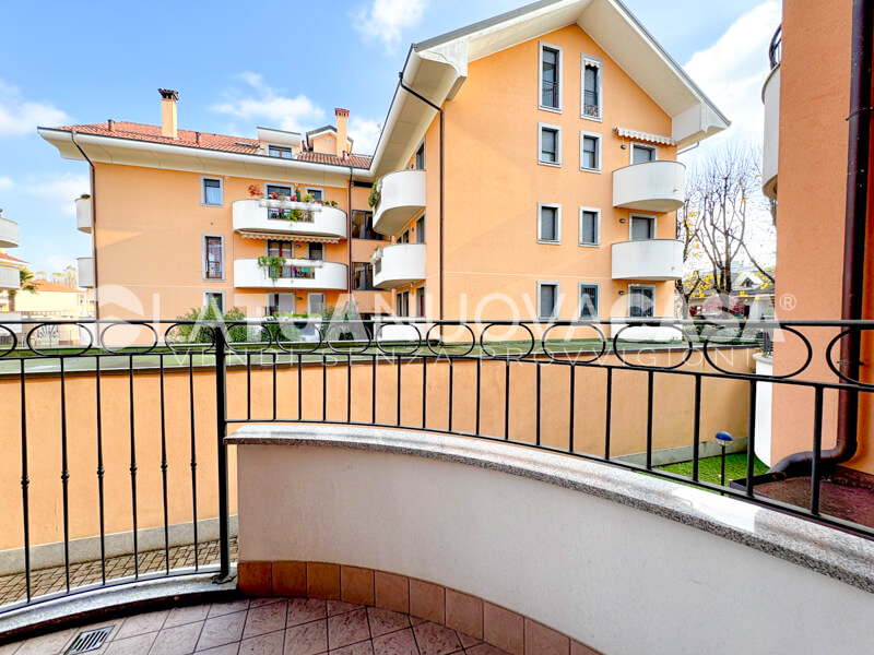 Monolocale con terrazzo e cantina, a Bareggio - Rif. VEBRG1111