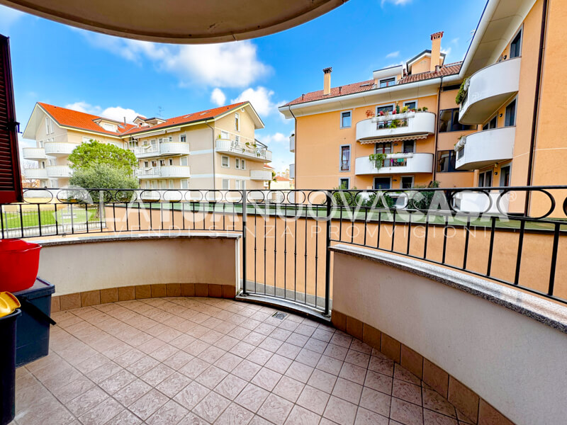 Monolocale con terrazzo e cantina, a Bareggio - Rif. VEBRG1111
