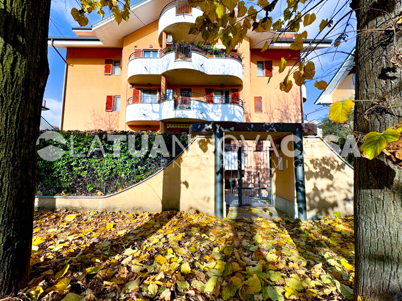 Monolocale con terrazzo e cantina, a Bareggio - Rif. VEBRG1111
