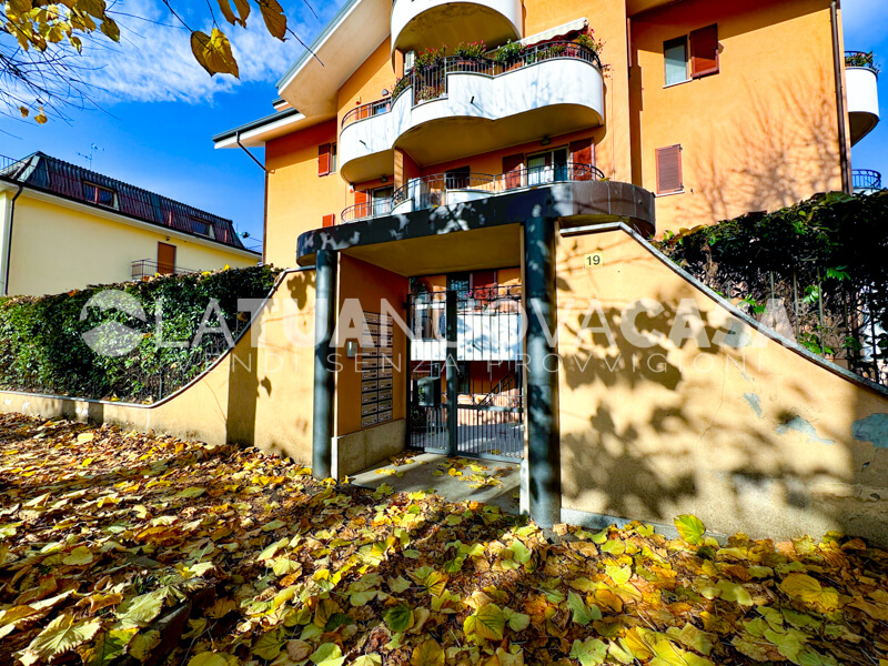 Monolocale con terrazzo e cantina, a Bareggio - Rif. VEBRG1111