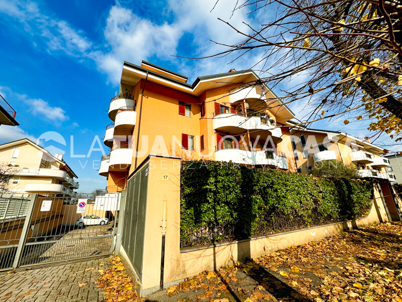 Monolocale con terrazzo e cantina, a Bareggio - Rif. VEBRG1111