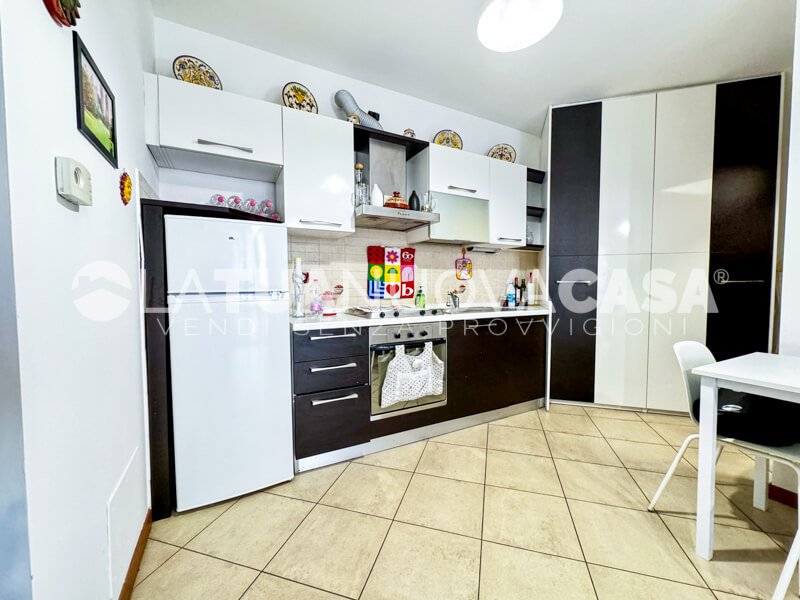 Monolocale con terrazzo e cantina, a Bareggio - Rif. VEBRG1111