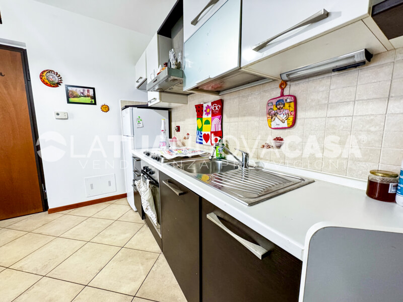 Monolocale con terrazzo e cantina, a Bareggio - Rif. VEBRG1111