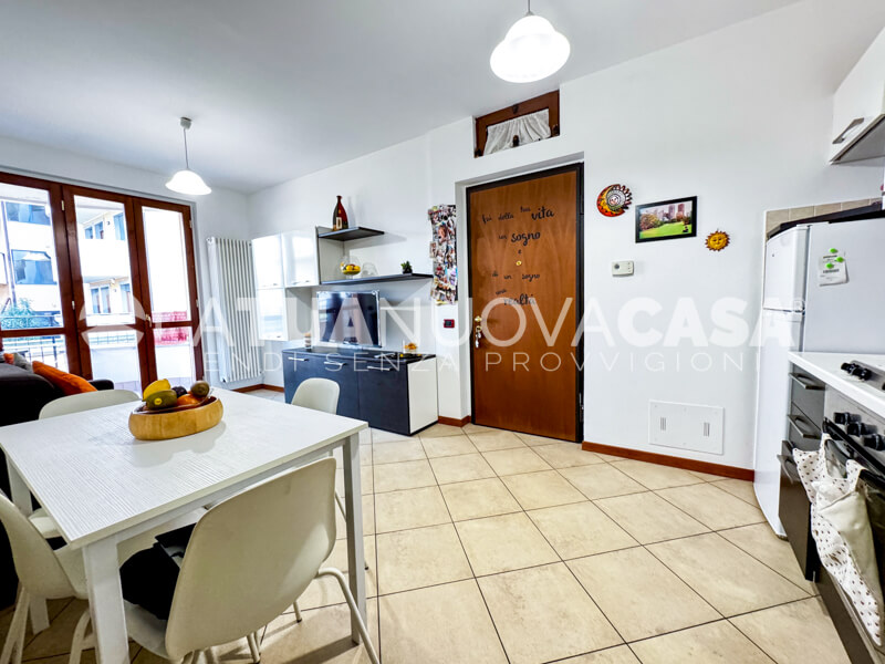 Monolocale con terrazzo e cantina, a Bareggio - Rif. VEBRG1111