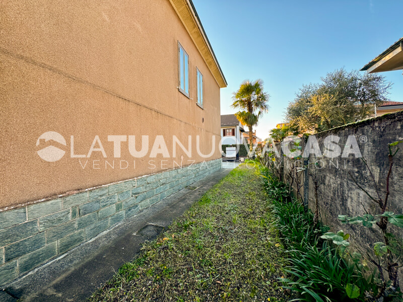 Villa singola da ristrutturare a Bareggio, con giardino - Rif. VEBRG1092