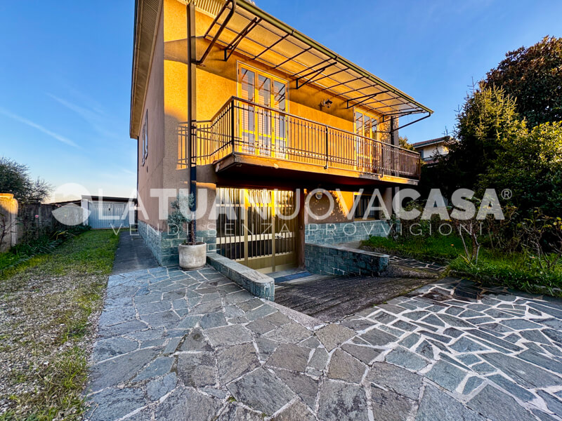 Villa singola da ristrutturare a Bareggio, con giardino - Rif. VEBRG1092
